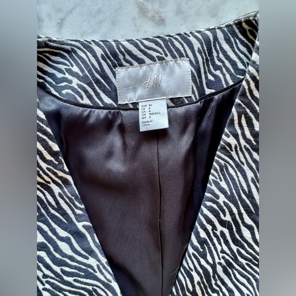H&M Black and White Zebra Print Crop Blazer - Picture 3 of 7
